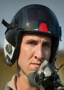 Pablo Schreiber
as Lieutenant Commander Zeke 