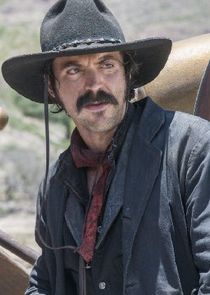 Rhys Coiro
as Vern Elwood