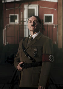Maximilian Klas
as Adolf Hitler