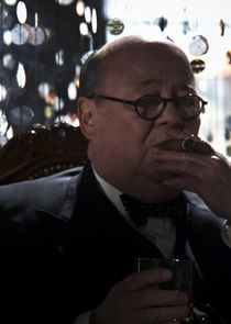 Tom Vickers
as Churchill