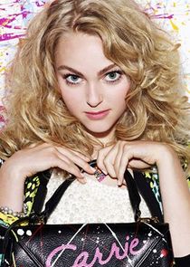 AnnaSophia Robb
as Carrie Bradshaw