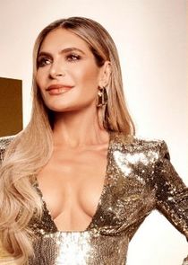 Ayda Field
as Judge