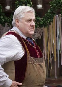 Peter Wight
as Edmund Lovett