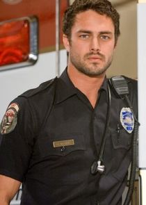 Taylor Kinney
as Glenn Morrison