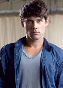 Ben Hollingsworth
as Chris Andrews