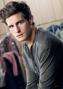 Nico Tortorella
as Cole Shepherd