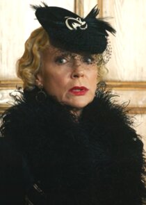 Morwenna Banks
as Amelia Cayman