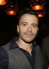 Damian Walshe-Howling
as Andrew 