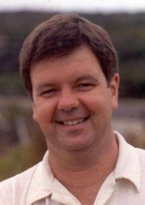 Kevin Harrington
as Lewis Moran