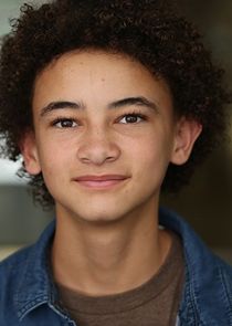 Faly Rakotohavana
as Finn Alexander