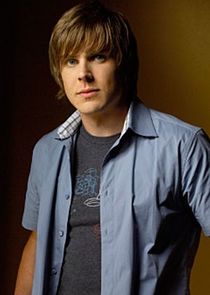 Chris Lowell
as Stosh 