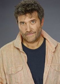 Craig Bierko
as Chet Wilton