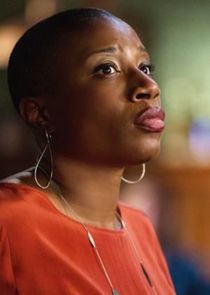 Aisha Hinds
as Carolyn Hill