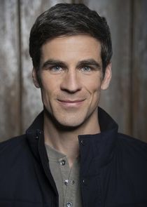 Eddie Cahill
as Sam Verdreaux