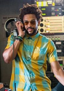 Nicholas Strong
as Phil Bushey