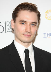 Seth Numrich
as Robin Lafferty