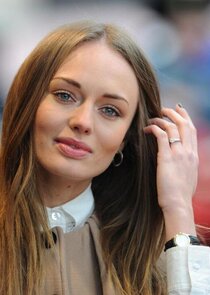 Laura Haddock
as Beryl Ballard