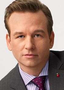Dallas Roberts
as Eliot Delson