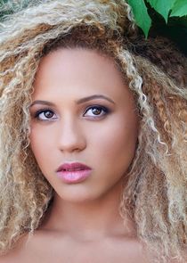 Robyn Alomar
as Aliyah 5