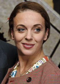 Amanda Abbington
as Dot