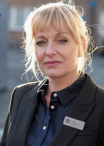 Christine Tremarco
as DCI Betsy Chambers