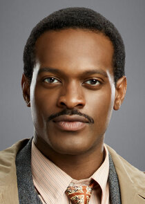 Jordane Christie
as Vern Loomis