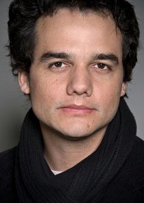 Wagner Moura
as Manny Carvalho