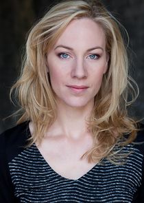 Jeany Spark
as Linda Wallander