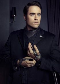 James Murray
as Niles Pottinger