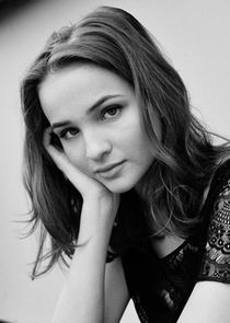 Lisa Vicari
as Sarah