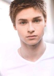 Keenan Tracey
as Cam McDermott