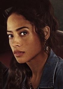 Fátima Molina
as Enriqueta 