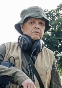 Toby Jones
as Lance Stater