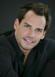 Cristián de la Fuente
as Ernesto Falta