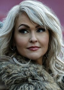 Jenn Lyon
as Esther Finch