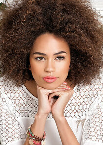 Ana Sofia Martins
as Carolina Elsher