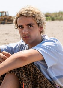 Jack Dylan Grazer
as Fraser Wilson