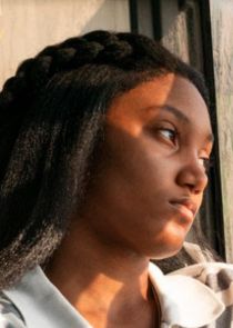 Jordan Kristine Seamón
as Caitlin Poythress