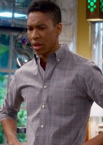 Aaron Moten
as Travis Feldman