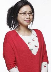 Liza Lapira
as Robin