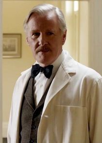David Robb
as Dr. Richard Clarkson