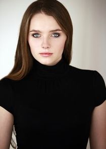 Amy Forsyth
as Linda Stollen