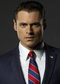 Adan Canto
as Aaron Shore