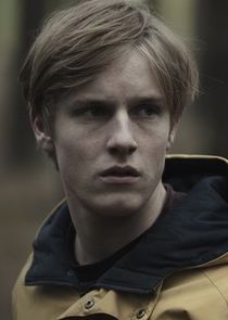 Louis Hofmann
as Jonas Kahnwald
