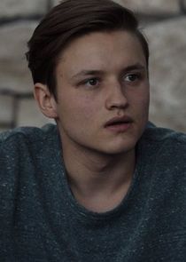 Paul Lux
as Bartosz Tiedemann