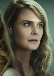 Emily Deschanel
as Dr. Suzanne Mathis