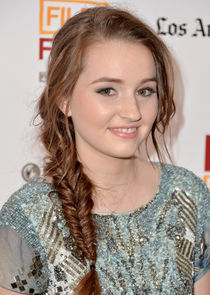 Kaitlyn Dever
as Betsy Mallum
