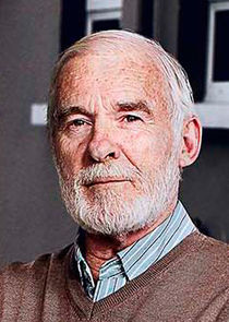 Ian McElhinney
as Granda Joe