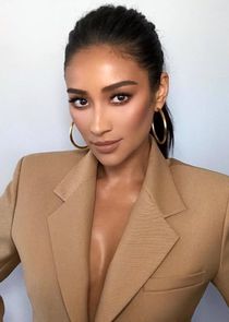 Shay Mitchell
as Stella Cole