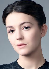 Ella Hunt
as Sue Gilbert